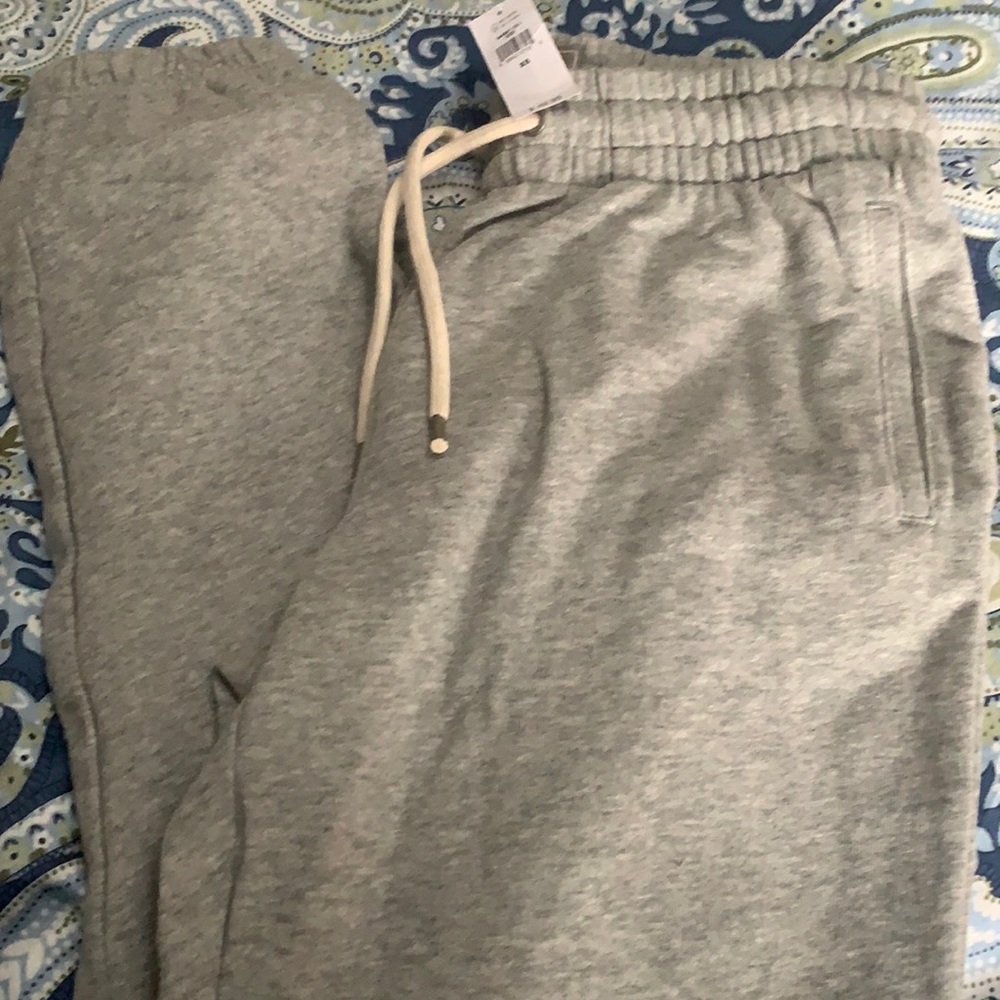 NWT gap sweats! Unisex PFSFH
